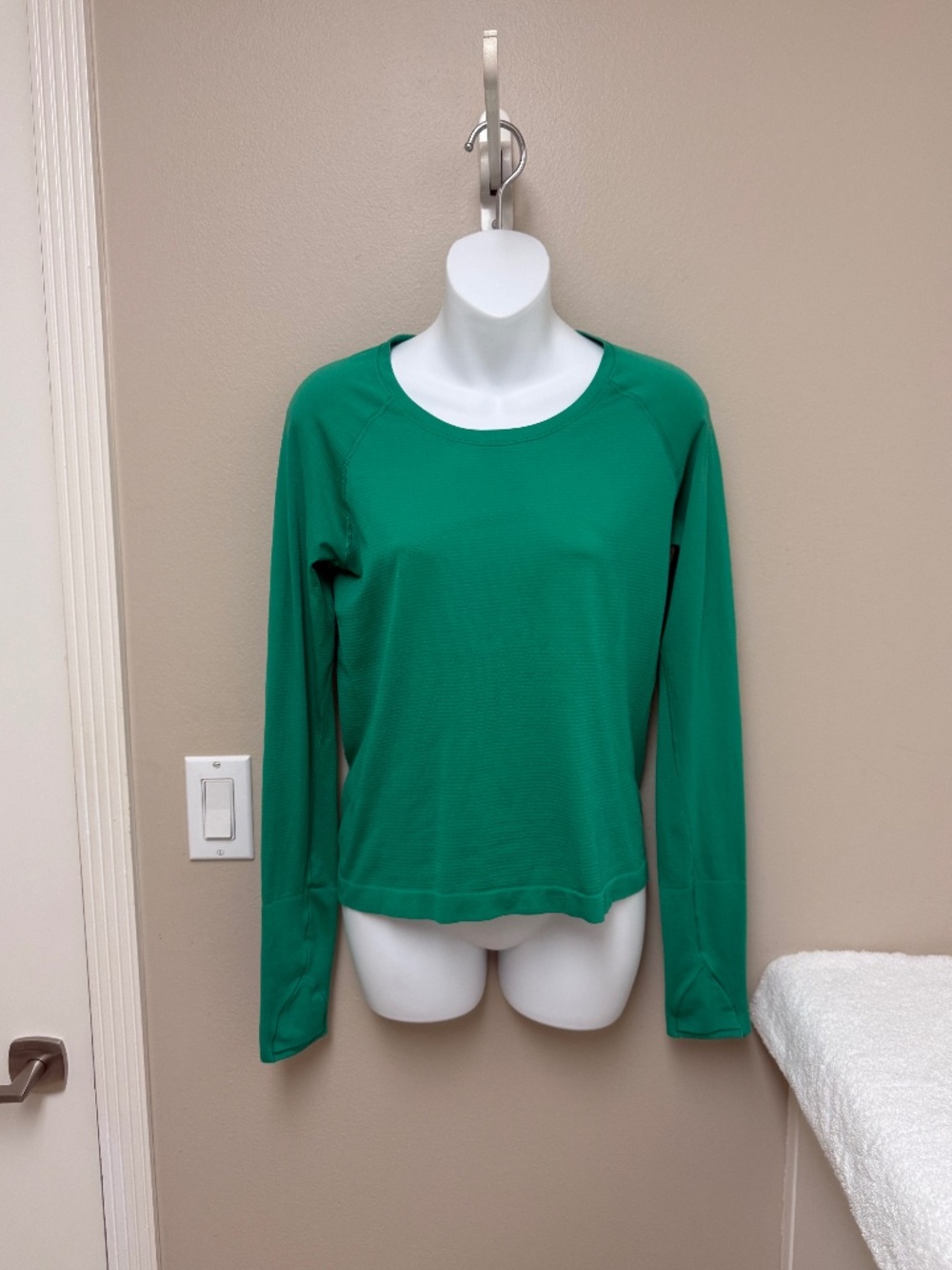 Lululemon Swiftly Tech Long-Sleeve Shirt 2.0 *Waist Length Green Size 8